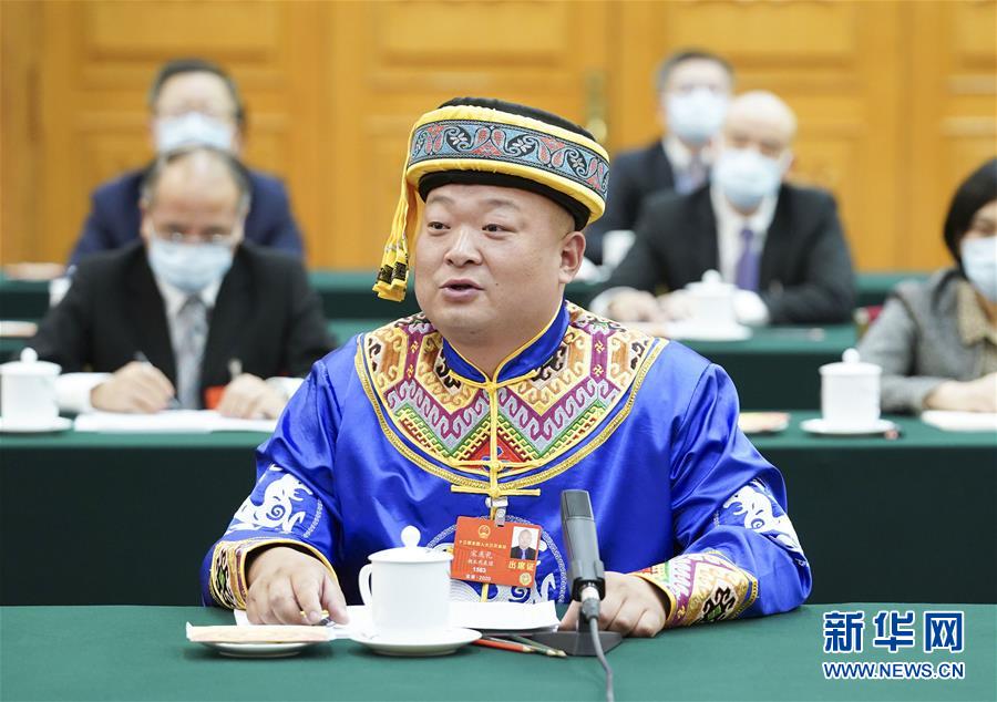 （新華全媒頭條·圖文互動）（8）從人民中汲取磅礴力量——習(xí)近平總書記同出席2020年全國兩會人大代表、政協(xié)委員共商國是紀(jì)實(shí)