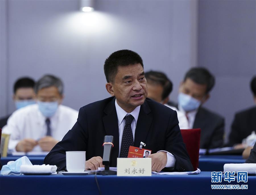 （新華全媒頭條·圖文互動）（10）從人民中汲取磅礴力量——習(xí)近平總書記同出席2020年全國兩會人大代表、政協(xié)委員共商國是紀(jì)實(shí)