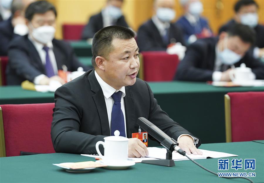 （新華全媒頭條·圖文互動）（11）從人民中汲取磅礴力量——習(xí)近平總書記同出席2020年全國兩會人大代表、政協(xié)委員共商國是紀(jì)實(shí)