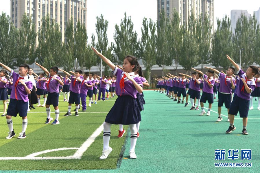 （體育·圖文互動）（1）（在習(xí)近平新時代中國特色社會主義思想指引下——新時代新作為新篇章·總書記關(guān)心的百姓身邊事）奔跑吧，少年！——體育讓孩子們插上強壯的翅膀（配本社同題文字稿）