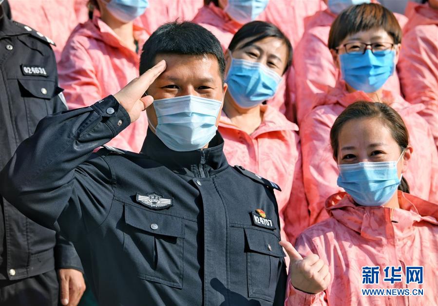 （習(xí)近平致敬的戰(zhàn)“疫”英雄·公安干警篇·圖文互動(dòng)）（1）他們，抗疫一線鑄警魂