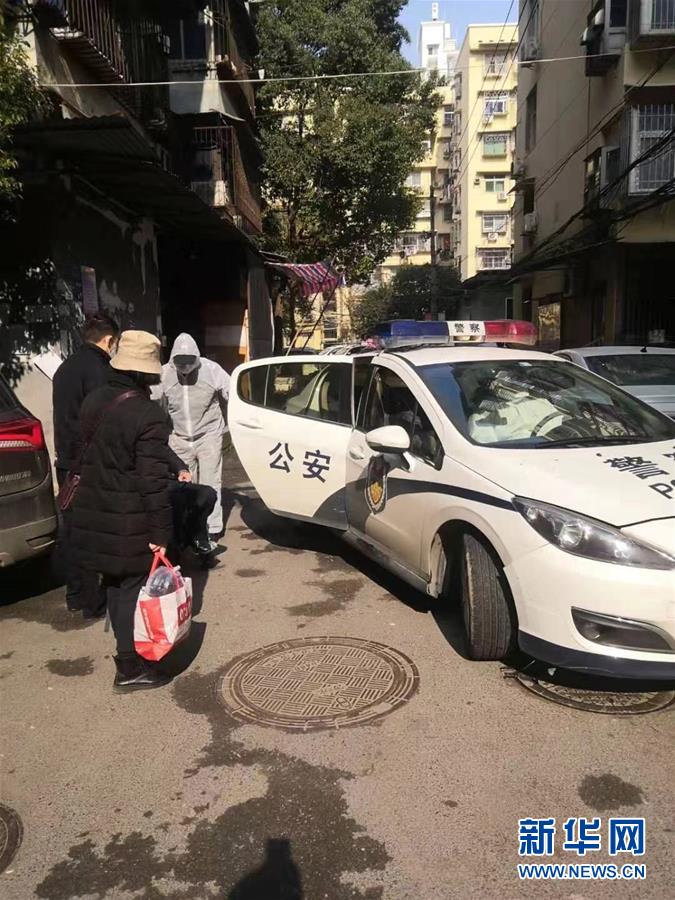 （習(xí)近平致敬的戰(zhàn)“疫”英雄·公安干警篇·圖文互動(dòng)）（5）他們，抗疫一線鑄警魂