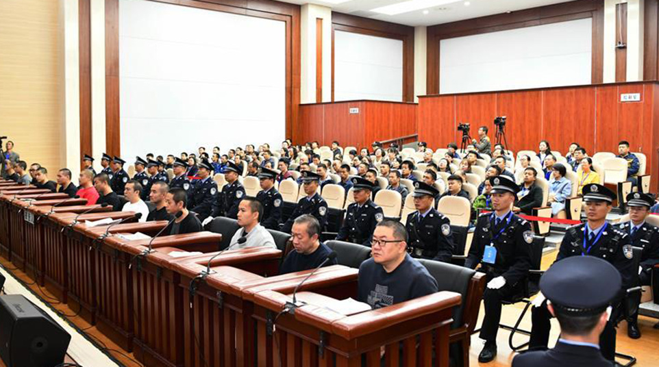 孫小果出獄后組織、領(lǐng)導(dǎo)黑社會(huì)性質(zhì)組織等犯罪一案公開開庭審理