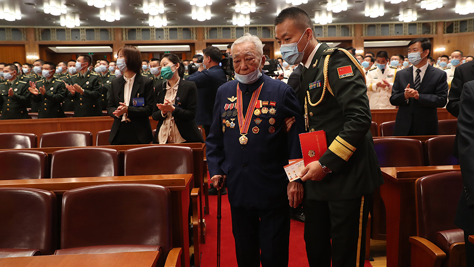 志愿軍老戰(zhàn)士、老同志入場