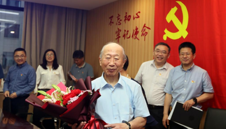 新黨員陳振新：“雖已耄耋，紅心向黨！”