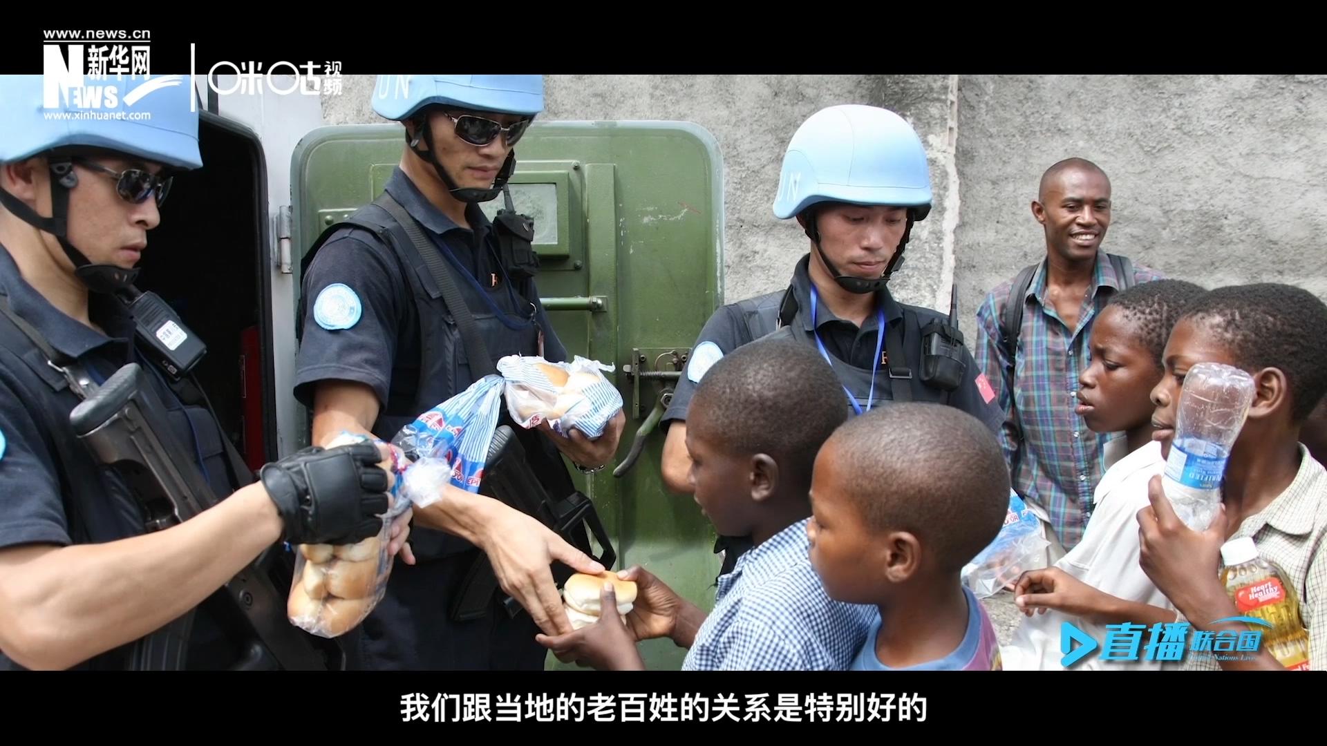 這群胸前印著五星紅旗的警察，在當地民眾心里有著沉甸甸的份量，也傳遞出許多的善意與感動。
