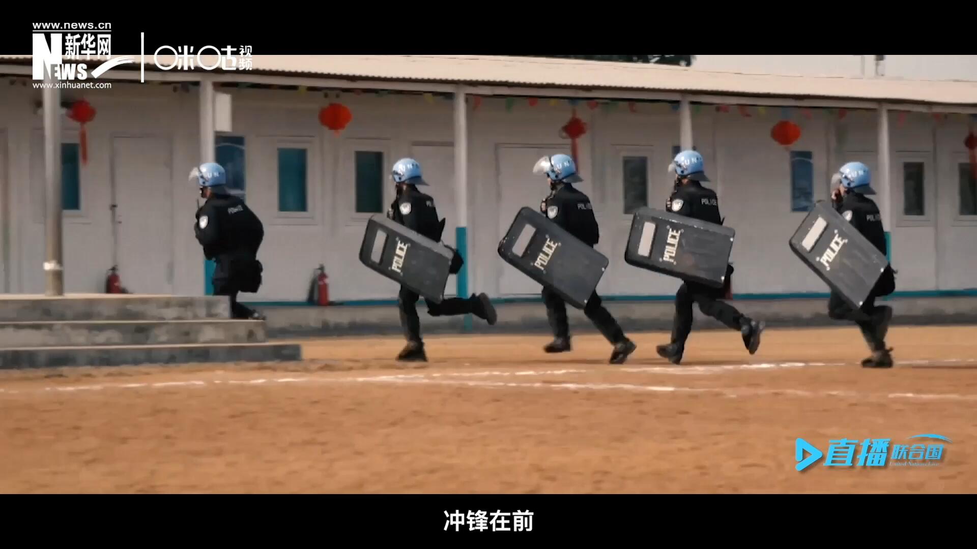 有這樣一支隊(duì)伍，他們不畏艱險(xiǎn)，沖鋒在前，頭戴藍(lán)盔，為和平而戰(zhàn)，他們的名字叫做聯(lián)合國維和部隊(duì)。