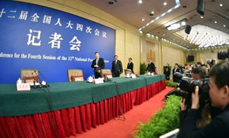尚福林、劉士余、項(xiàng)俊波等步入會(huì)場
