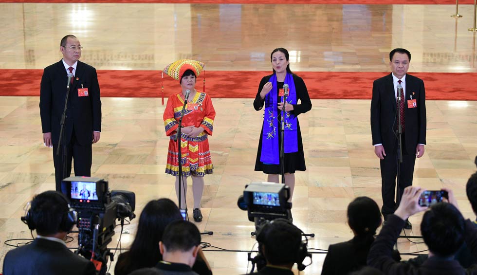 蔡松濤、杜麗群、楊小玲、賈立群接受采訪