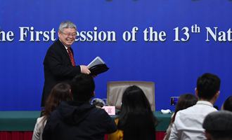 記者會(huì)后，劉永富準(zhǔn)備離開