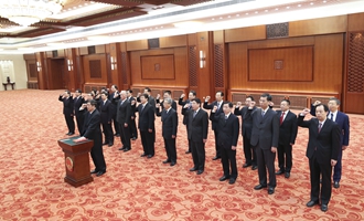 部長(zhǎng)、委員會(huì)主任、央行行長(zhǎng)、審計(jì)長(zhǎng)進(jìn)行憲法宣誓