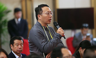 中國(guó)青年報(bào)記者提問