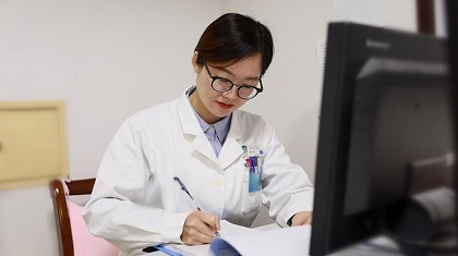 有才！這位女醫(yī)生自創(chuàng)說(shuō)唱視頻，讓科普更“接地氣”