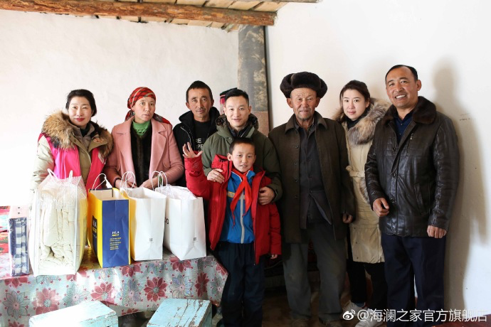 奧運(yùn)冠軍體操名將楊威把溫暖帶到北疆小朋友們的家中，把體育精神與奮斗的信念，傳遞到所有北疆孩子們的心中。
