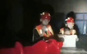 整理箱變小船 小朋友，消防員叔叔來了！