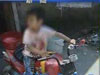 司機(jī)太?。?歲幼童駕"車"上路找媽媽