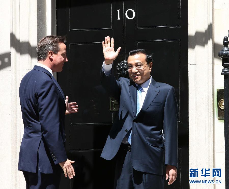 6月17日，中國國務(wù)院總理李克強在倫敦唐寧街10號首相府同英國首相卡梅倫舉行中英總理年度會晤。新華社記者 龐興雷 攝