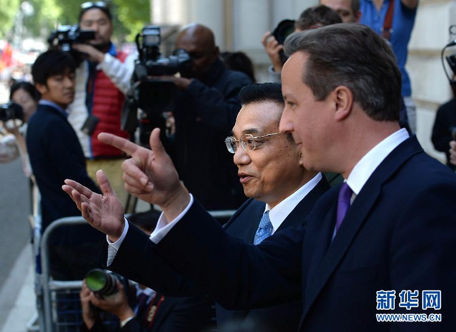 6月17日，中國國務(wù)院總理李克強在倫敦唐寧街10號首相府同英國首相卡梅倫舉行中英總理年度會晤。新華社記者 李濤 攝