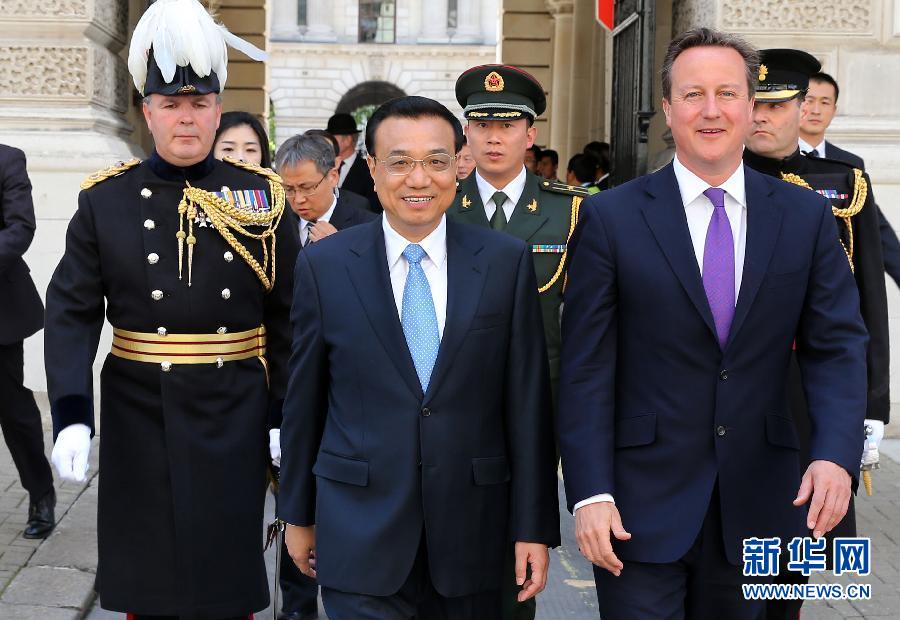 6月17日，中國國務(wù)院總理李克強在倫敦唐寧街10號首相府同英國首相卡梅倫舉行中英總理年度會晤。新華社記者 龐興雷 攝