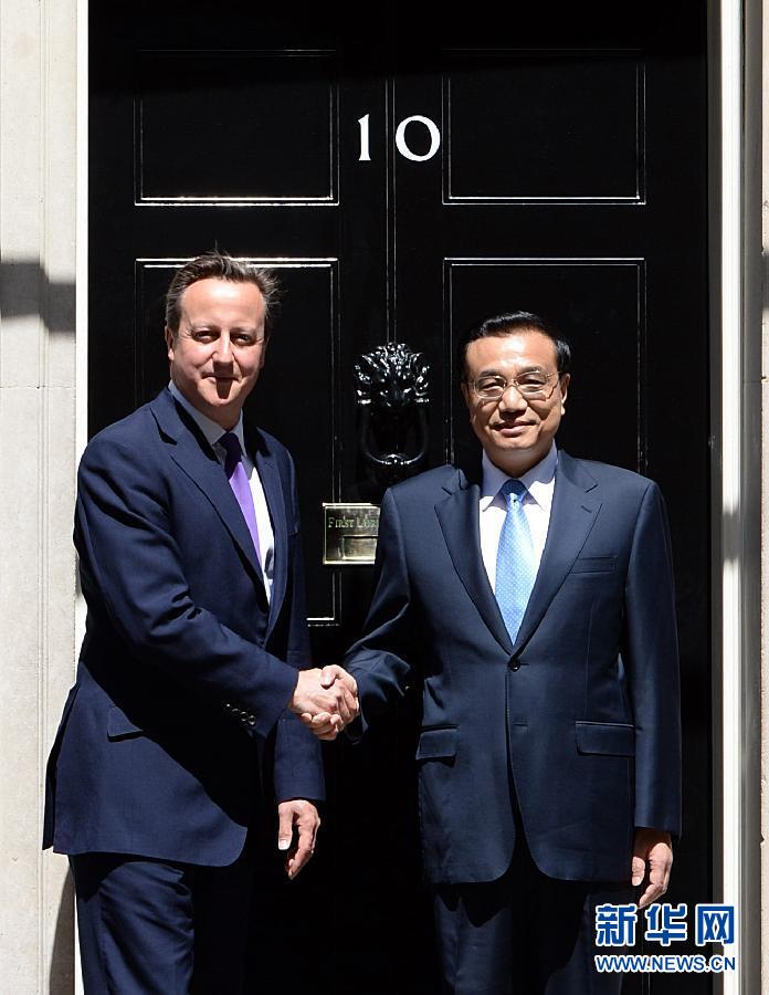 6月17日，國務(wù)院總理李克強在倫敦唐寧街10號首相府同英國首相卡梅倫舉行中英總理年度會晤。新華社記者 李濤 攝