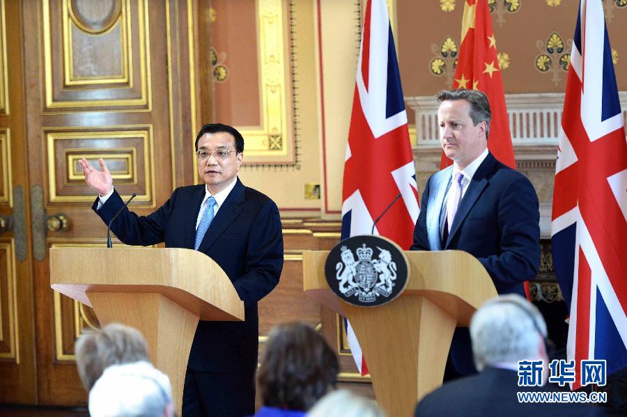 6月17日，中國國務(wù)院總理李克強同英國首相卡梅倫在倫敦舉行中英總理年度會晤后共同會見記者。新華社記者 李濤 攝  