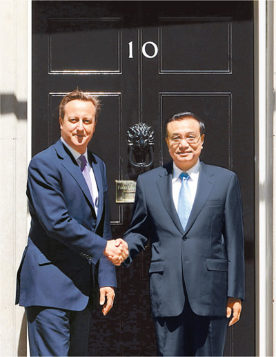 6月17日，國務(wù)院總理李克強在倫敦唐寧街10號首相府同英國首相卡梅倫舉行中英總理年度會晤。新華社記者 李 濤攝 