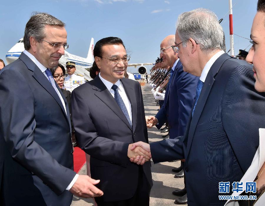 6月19日，國務院總理李克強乘專機抵達雅典國際機場，開始對希臘進行正式訪問。希臘總理薩馬拉斯在機場為李克強舉行隆重的歡迎儀式。新華社記者 李濤 攝