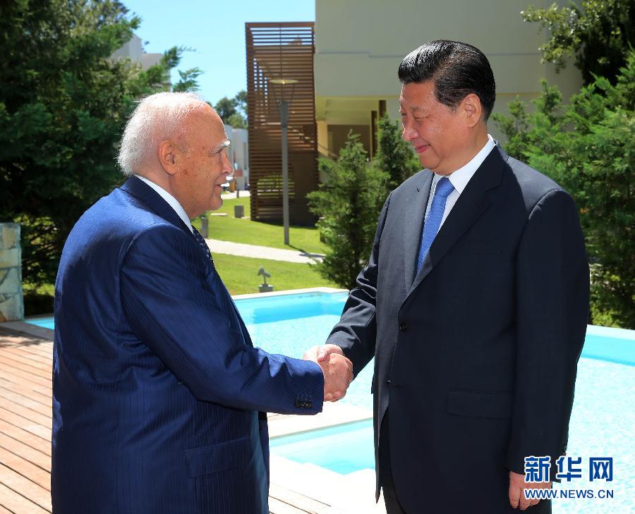 7月13日，中國國家主席習(xí)近平在希臘羅德島會(huì)見希臘總統(tǒng)帕普利亞斯。 新華社記者 蘭紅光 攝