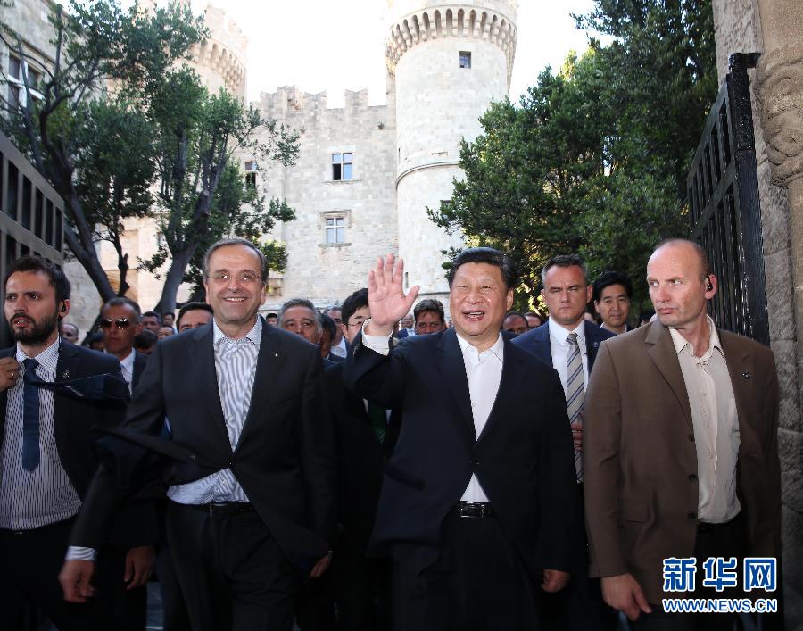 7月13日，國家主席習(xí)近平在希臘羅德島會(huì)見希臘總理薩馬拉斯。 新華社記者蘭紅光攝 