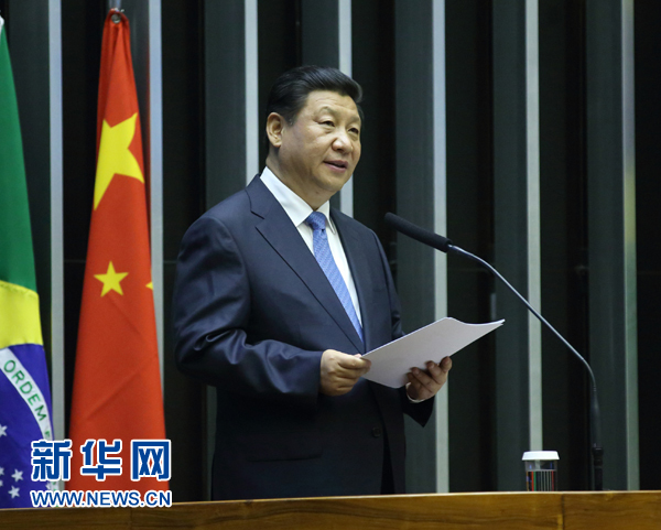 7月16日，國(guó)家主席習(xí)近平在巴西國(guó)會(huì)發(fā)表《弘揚(yáng)傳統(tǒng)友好共譜合作新篇》的演講。 新華社記者 蘭紅光 攝 