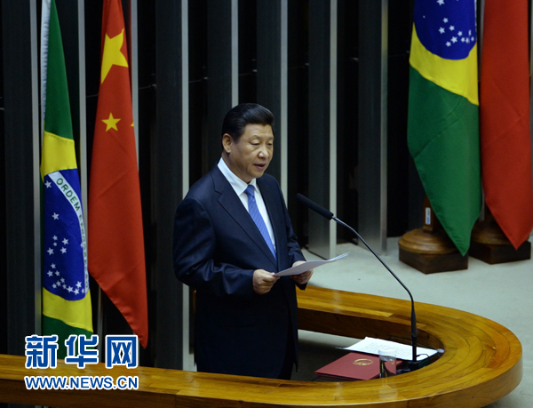 7月16日，國(guó)家主席習(xí)近平在巴西國(guó)會(huì)發(fā)表《弘揚(yáng)傳統(tǒng)友好共譜合作新篇》的演講。 新華社記者 劉建生 攝 