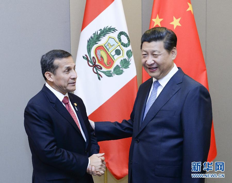 7月16日，國(guó)家主席習(xí)近平在巴西首都巴西利亞會(huì)見(jiàn)秘魯總統(tǒng)烏馬拉。新華社記者 劉建生 攝 