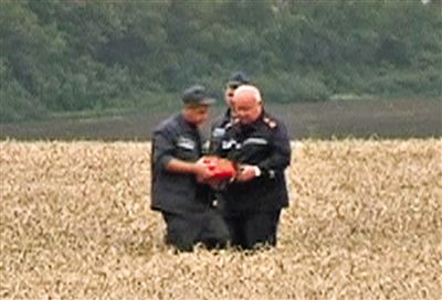 烏反政府武裝20日表示，他們已經(jīng)找到了疑似客機黑匣子的物體。