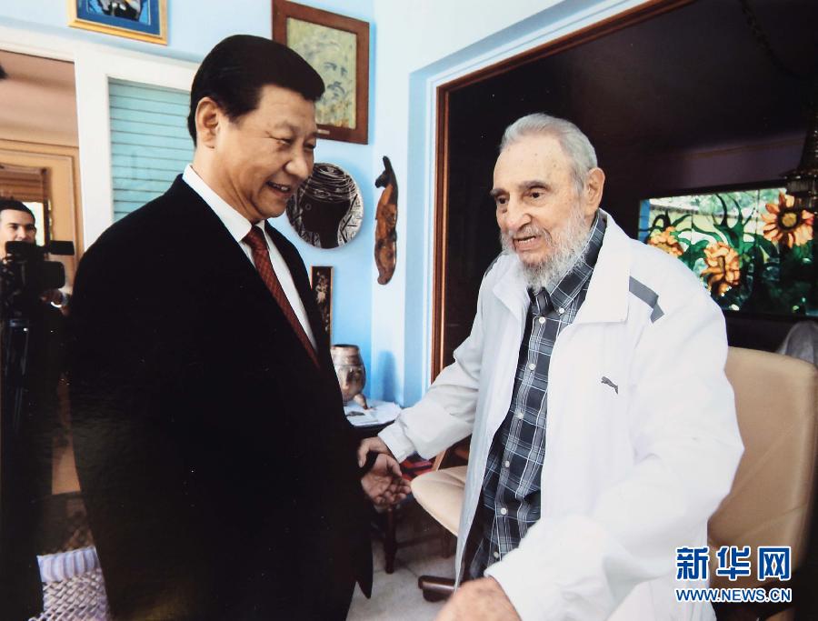當(dāng)?shù)貢r(shí)間7月22日，國(guó)家主席習(xí)近平在哈瓦那親切探望古巴革命領(lǐng)袖菲德爾·卡斯特羅。 新華社發(fā)
