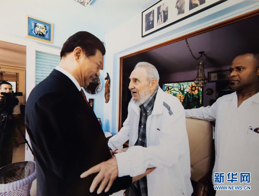 當(dāng)?shù)貢r(shí)間7月22日，國(guó)家主席習(xí)近平在哈瓦那親切探望古巴革命領(lǐng)袖菲德爾·卡斯特羅。 新華社發(fā)