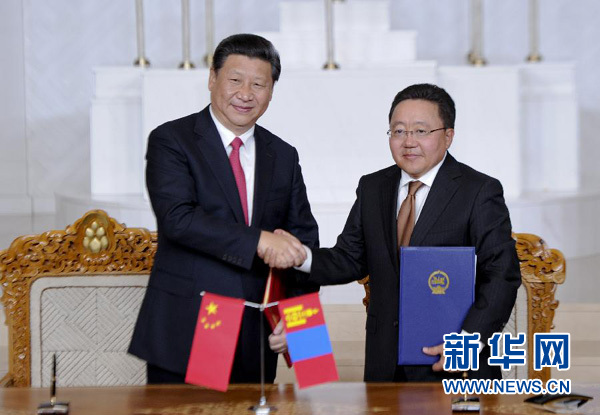 8月21日，國家主席習(xí)近平在烏蘭巴托同蒙古國總統(tǒng)額勒貝格道爾吉舉行會談。會談后，兩國元首共同簽署并發(fā)表《中華人民共和國和蒙古國關(guān)于建立和發(fā)展全面戰(zhàn)略伙伴關(guān)系的聯(lián)合宣言》。新華社記者 張鐸 攝