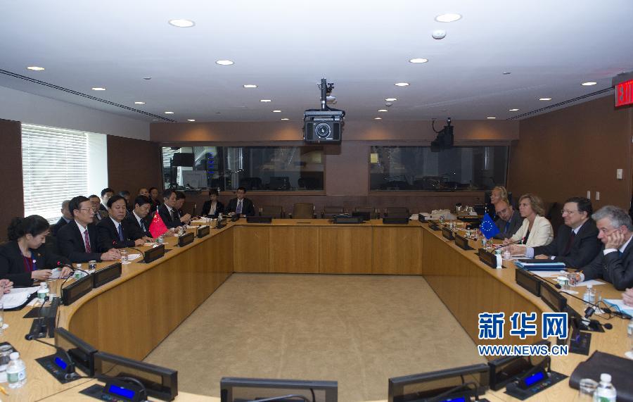  9月23日，正在紐約出席聯(lián)合國氣候峰會的國家主席習(xí)近平特使、國務(wù)院副總理張高麗在紐約聯(lián)合國總部會見歐盟委員會主席巴羅佐。新華社記者 王曄 攝 