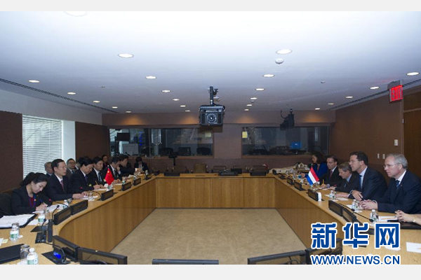 9月23日，出席聯(lián)合國氣候峰會的國家主席習近平特使、國務院副總理張高麗在紐約聯(lián)合國總部會見荷蘭首相呂特。 新華社記者 王曄 攝 