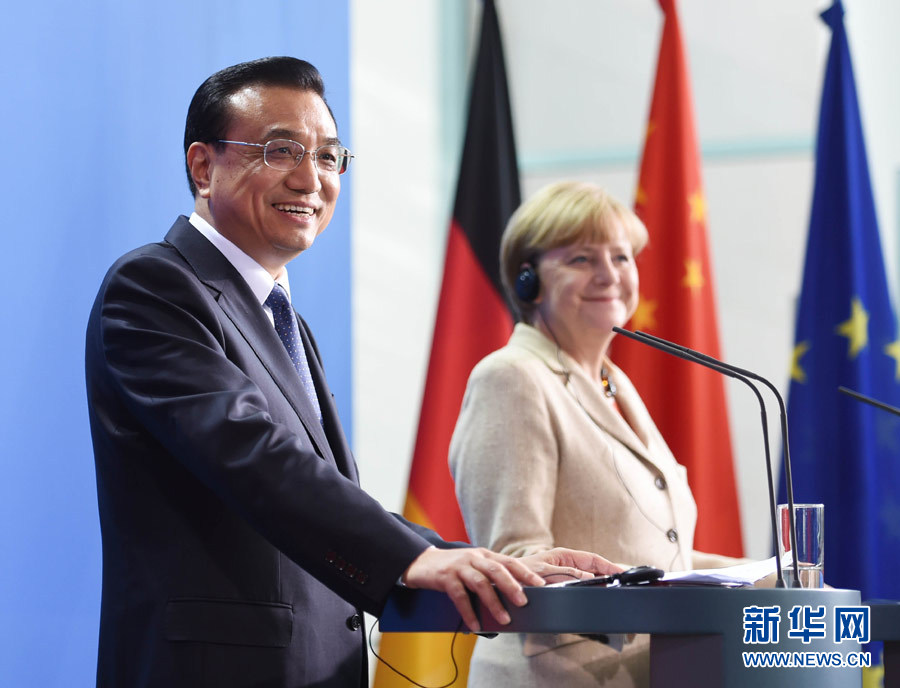 10月10日，國務院總理李克強在柏林與德國總理默克爾圓滿結束第三輪中德政府磋商后共同會見記者。 新華社記者 李學仁 攝 