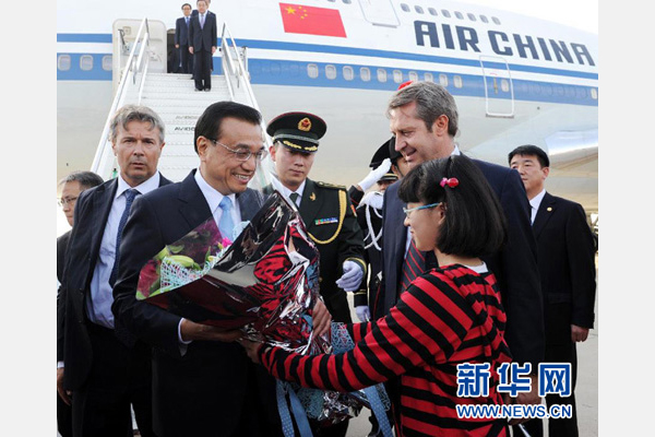 10月14日，國(guó)務(wù)院總理李克強(qiáng)乘專機(jī)抵達(dá)羅馬，開始對(duì)意大利進(jìn)行正式訪問。新華社記者 饒愛民 攝