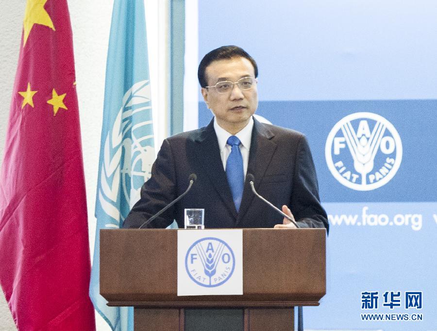 10月15日，國務(wù)院總理李克強(qiáng)在位于羅馬的聯(lián)合國糧農(nóng)組織總部發(fā)表題為《依托家庭經(jīng)營推進(jìn)農(nóng)業(yè)現(xiàn)代化》的演講。 新華社記者 王曄 攝