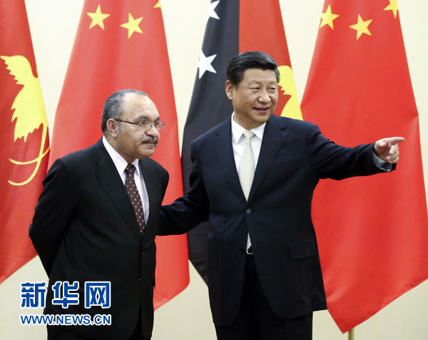 11月22日，中國國家主席習近平在斐濟楠迪會見巴布亞新幾內(nèi)亞總理奧尼爾。 新華社記者姚大偉攝 