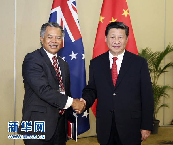 11月22日，國家主席習近平在斐濟楠迪會見庫克群島總理普納。新華社記者丁林攝 