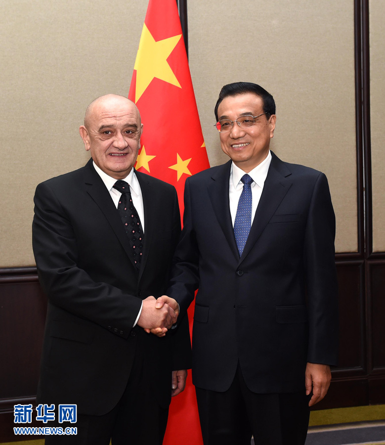 12月16日，中國國務(wù)院總理李克強(qiáng)在貝爾格萊德會(huì)見波黑部長(zhǎng)會(huì)議主席貝萬達(dá)。 新華社記者 饒愛民 攝 
