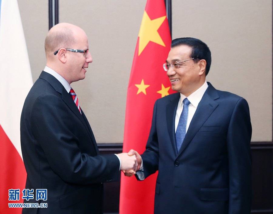 12月16日，中國國務院總理李克強在貝爾格萊德會見捷克總理索博特卡。 新華社記者姚大偉攝 