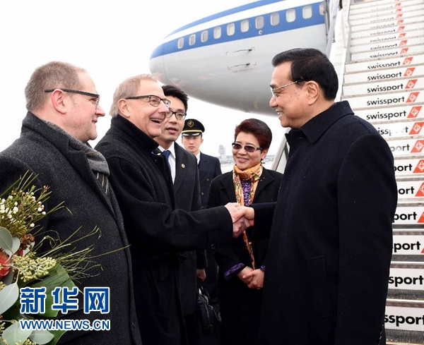 1月20日，中國國務院總理李克強抵達瑞士蘇黎世，出席達沃斯世界經濟論壇年會并對瑞士進行工作訪問。 新華社記者 饒愛民 攝 