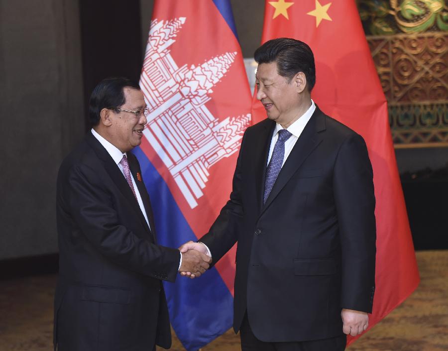 4月23日，國家主席習(xí)近平在雅加達(dá)會(huì)見柬埔寨首相洪森。新華社記者張鐸攝 