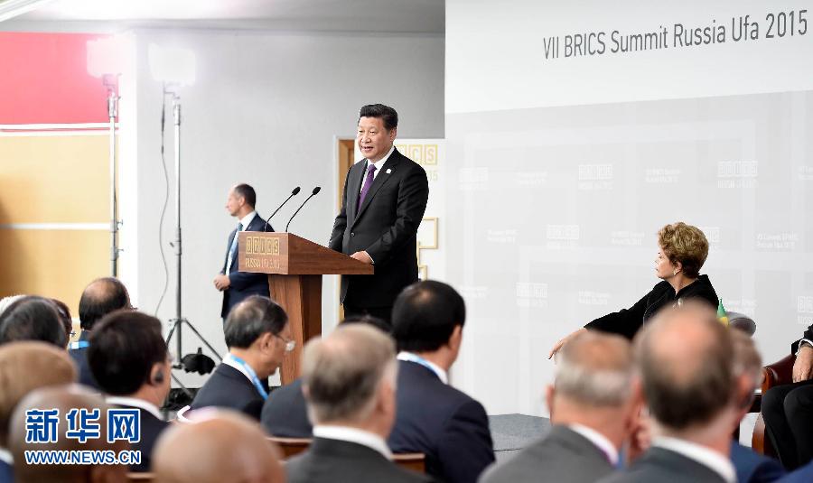 7月9日，金磚國家領導人同金磚國家工商理事會代表對話會在俄羅斯烏法舉行。中國國家主席習近平、俄羅斯總統(tǒng)普京、巴西總統(tǒng)羅塞夫、印度總理莫迪、南非總統(tǒng)祖馬等共同出席。新華社記者 張鐸 攝 
