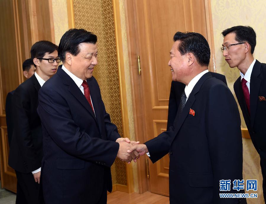 10月9日，在朝鮮進行正式友好訪問的中共中央政治局常委、中央書記處書記劉云山與朝鮮勞動黨中央政治局委員、中央書記崔龍海舉行會談。新華社記者 饒愛民 攝