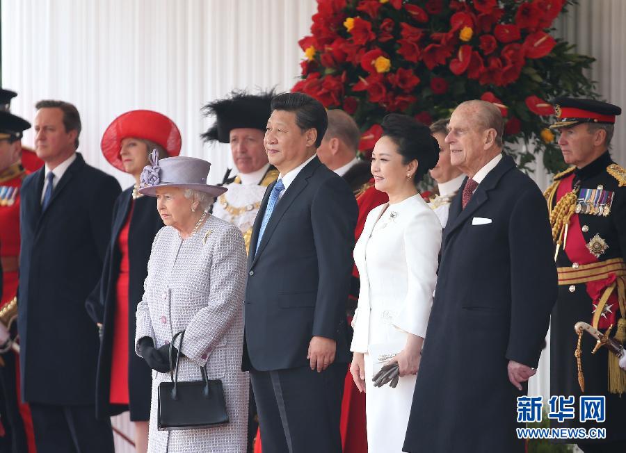 10月20日，對(duì)英國(guó)進(jìn)行國(guó)事訪問的國(guó)家主席習(xí)近平出席英國(guó)女王伊麗莎白二世在倫敦騎兵檢閱場(chǎng)舉行的隆重歡迎儀式。 新華社記者 龐興雷 攝